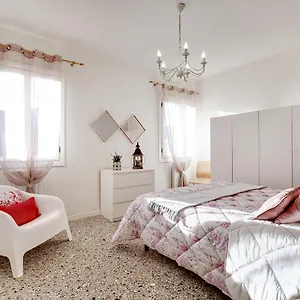 Ca' Artisti-s.margherita , Venise Italie